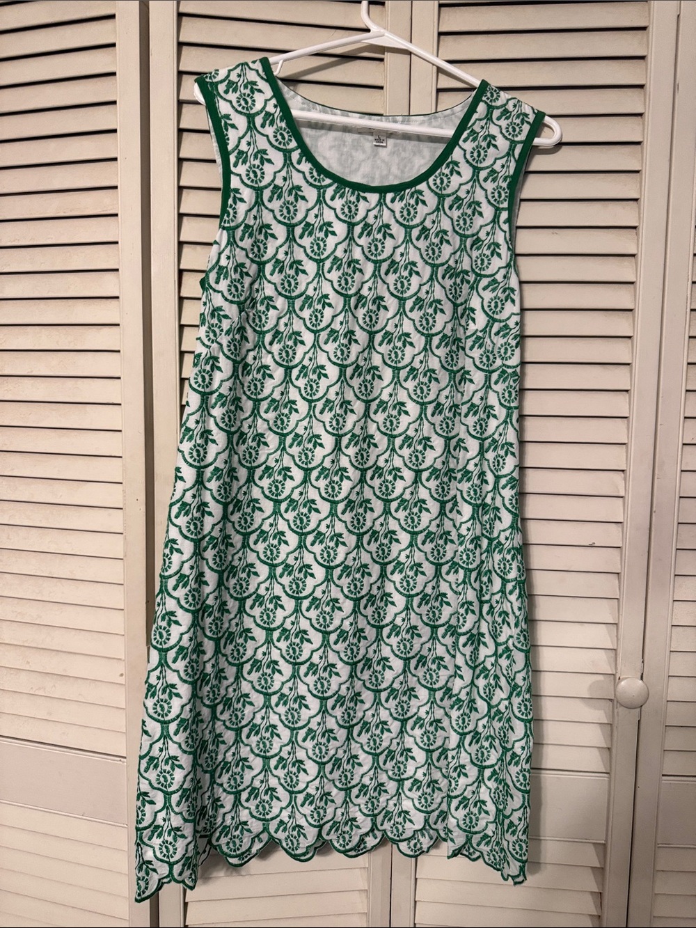 Sophie Max sleeveless white sheath dress with Kelly green embroidery.